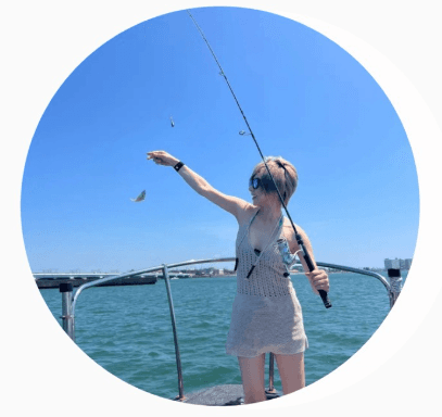 休日に海で釣りを楽しむオーナーRISA